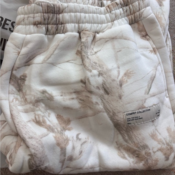 Comfrt Camo Sweatpants
Camo Sweatpants Color
Limited Edition: White Oak - Picture 6 of 7